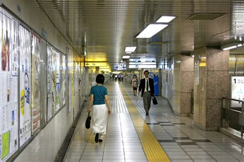 東京メトロ インターン: 地下鉄の迷宮で見つけた未来のカギ