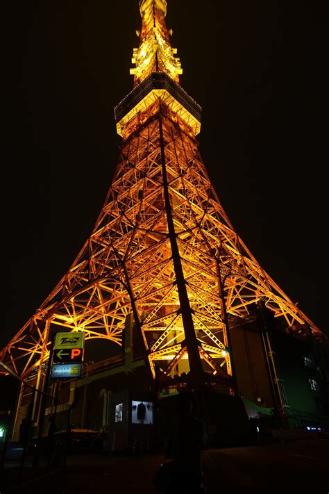 東京タワー 最寄駅: 電車の窓から見える夢と現実の交差点